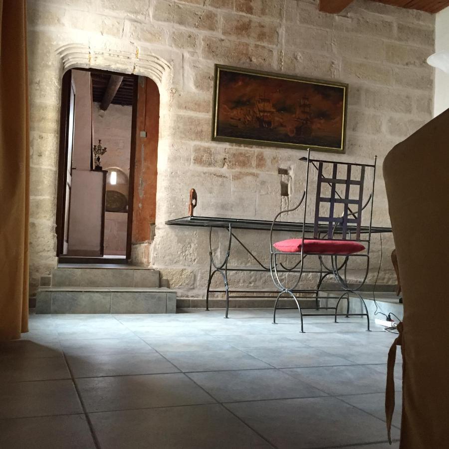 La Maison Sur La Place Aigues-Mortes Ngoại thất bức ảnh